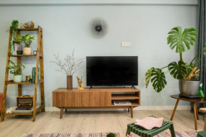 Mid-century Charm apartments в центре Алматы